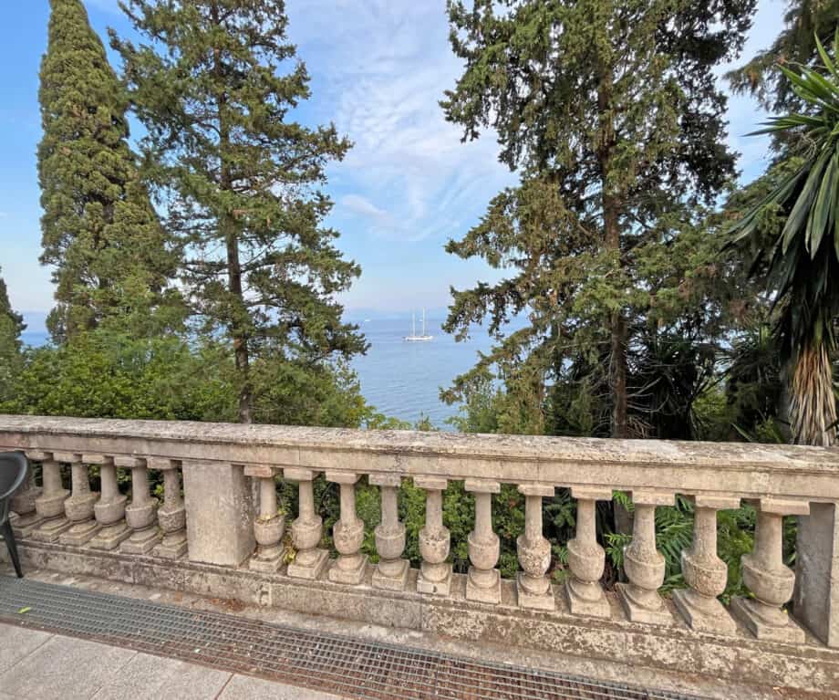 Fly Me To The Moon And Fall In Love With