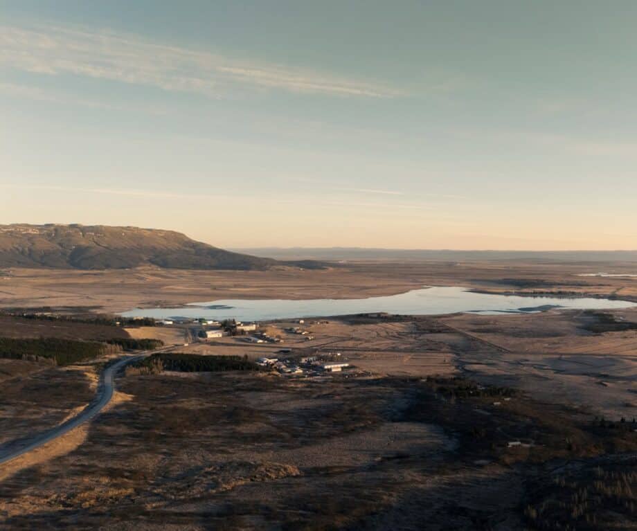 Is Iceland safe to drive yourself?