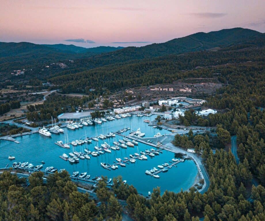 Chartering a yacht in Greece: What nobody tells you before you sign