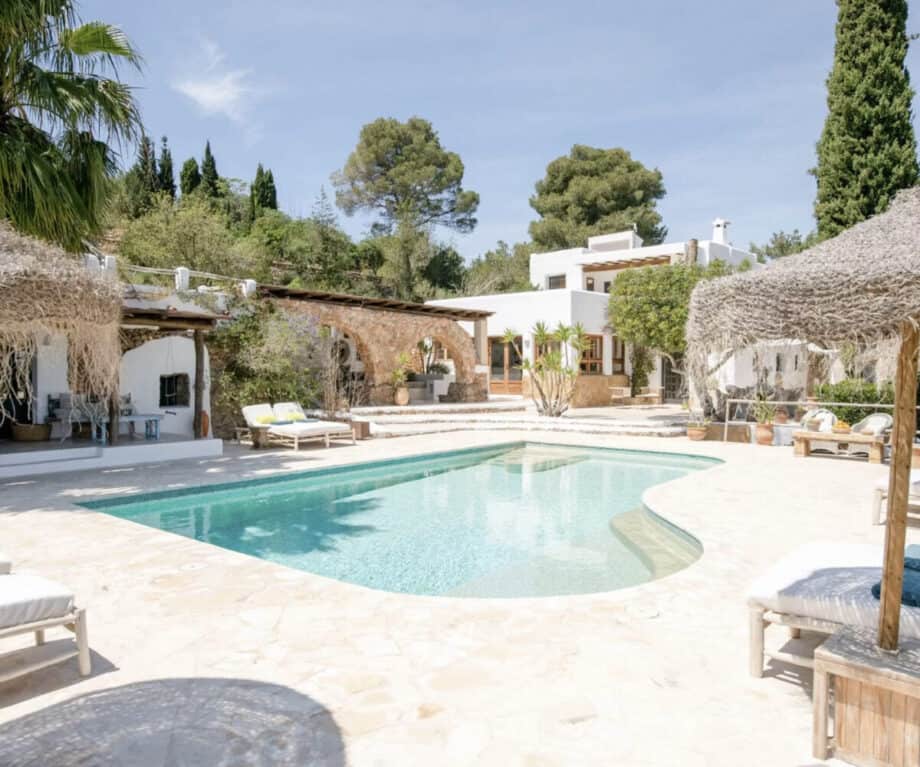 Direct sourcing: Why travel agencies book Spain villas via direct wholesale